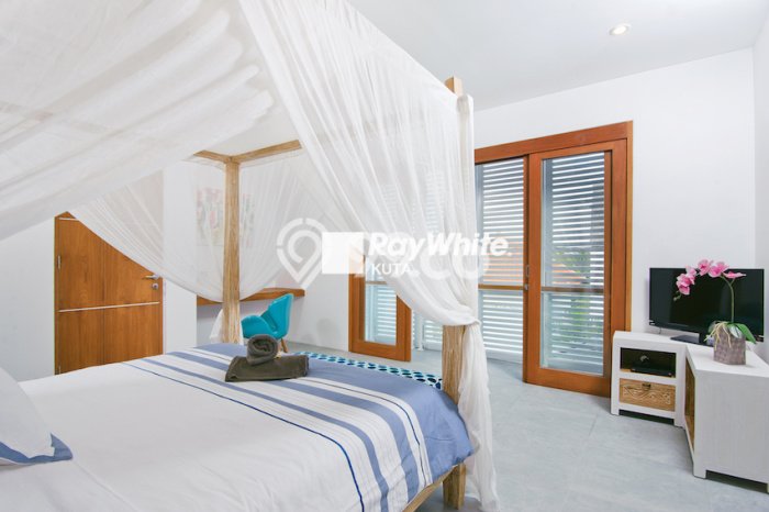 Ready to Use! Premium House LT 334m2 Desain Elegan di Seminyak Ready to Use! Premium House LT 334m2 Desain Elegan di Seminyak