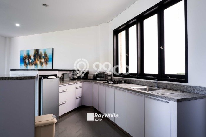 Dijual Rumah Luas Elegan Dengan View Eksklusif di Jimbaran, Badung Dijual Rumah Luas Elegan Dengan View Eksklusif di Jimbaran, Badung