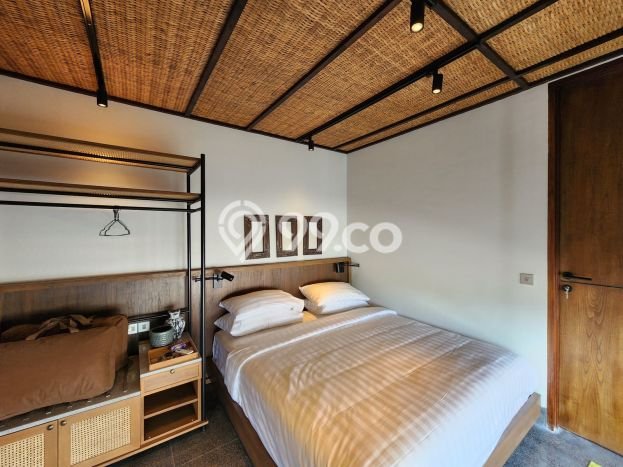 Hunian Elit LB 450m2 Siap Pakai Desain Elegan di Canggu, Badung Hunian Elit LB 450m2 Siap Pakai Desain Elegan di Canggu, Badung