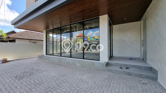 Disewakan Kantor di Kawasan Ramai Seminyak Luas 576m2 Disewakan Kantor di Kawasan Ramai Seminyak Luas 576m2