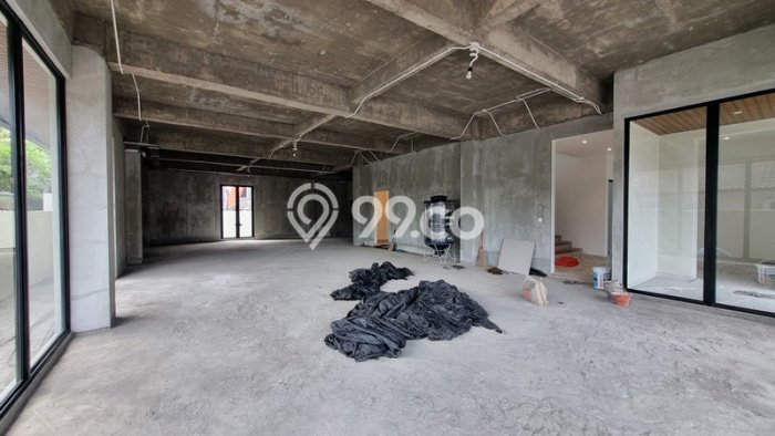 Disewakan Kantor di Kawasan Ramai Seminyak Luas 576m2 Disewakan Kantor di Kawasan Ramai Seminyak Luas 576m2