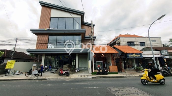Disewakan Kantor di Kawasan Ramai Seminyak Luas 576m2 Disewakan Kantor di Kawasan Ramai Seminyak Luas 576m2