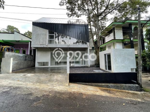 Rumah Eksklusif Dijual LT 300m2 di Gunung Pati, Semarang Rumah Eksklusif Dijual LT 300m2 di Gunung Pati, Semarang