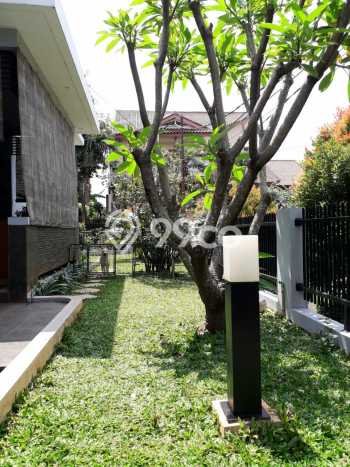 Hunian Elit LB 250m2 Siap Pakai Desain Elegan di Bintaro, Tangerang Selatan Hunian Elit LB 250m2 Siap Pakai Desain Elegan di Bintaro, Tangerang Selatan