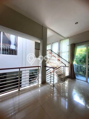 Rumah Mewah LB 187m2 Siap Pakai Desain Elegan di Bintaro, Tangerang Selatan Rumah Mewah LB 187m2 Siap Pakai Desain Elegan di Bintaro, Tangerang Selatan