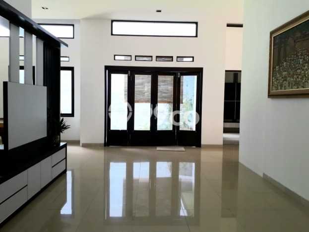 Rumah Elit LB 250m2 Siap Pakai Desain Elegan di Bintaro, Tangerang Selatan Rumah Elit LB 250m2 Siap Pakai Desain Elegan di Bintaro, Tangerang Selatan