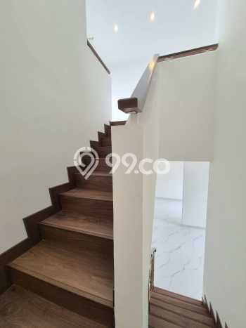 Rumah Mewah LB 150m2 Siap Huni Desain Elegan di Bintaro, Tangerang Selatan Rumah Mewah LB 150m2 Siap Huni Desain Elegan di Bintaro, Tangerang Selatan