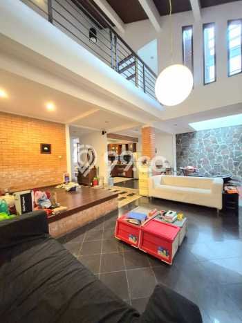 Rumah Mewah LB 200m2 Siap Huni Desain Elegan di Bintaro, Tangerang Selatan Rumah Mewah LB 200m2 Siap Huni Desain Elegan di Bintaro, Tangerang Selatan