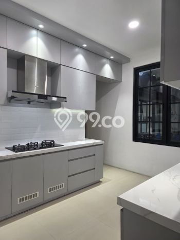 Ready to Use! Premium House LT 449m2 Desain Modern di Oro-Oro Dowo Ready to Use! Premium House LT 449m2 Desain Modern di Oro-Oro Dowo