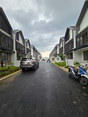 Rumah Elit LB 144m2 Siap Huni Desain Elegan di Gading Serpong, Tangerang Rumah Elit LB 144m2 Siap Huni Desain Elegan di Gading Serpong, Tangerang