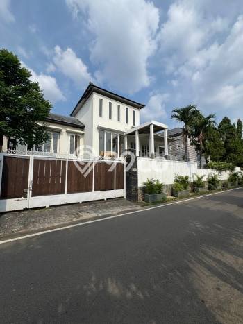 Dijual Rumah Premium dengan Fasilitas Sekitar Lengkap di Jagakarsa, Jakarta Selatan Dijual Rumah Premium dengan Fasilitas Sekitar Lengkap di Jagakarsa, Jakarta Selatan