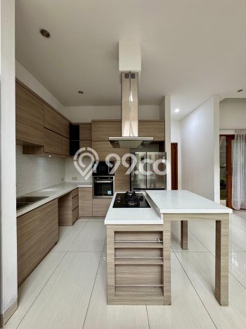 Ready to Use! Premium House LT 330m2 Desain Elegan di Pangkalan Jati Ready to Use! Premium House LT 330m2 Desain Elegan di Pangkalan Jati