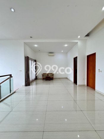 Ready to Use! Premium House LT 330m2 Desain Elegan di Pangkalan Jati Ready to Use! Premium House LT 330m2 Desain Elegan di Pangkalan Jati