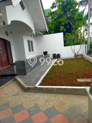 For Sale! Luxury House LT 254m2 Desain Elegan di Kemang Pratama For Sale! Luxury House LT 254m2 Desain Elegan di Kemang Pratama