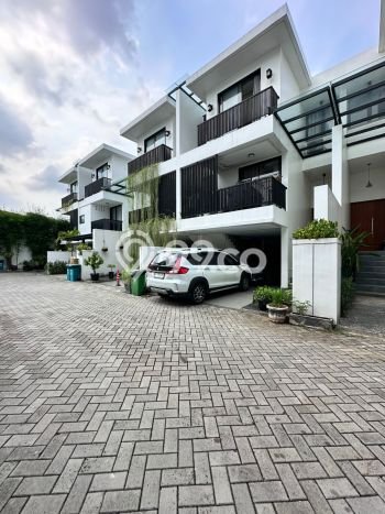 Kesempatan Investasi Rumah LB 337m² di Lokasi Strategis, Jakarta Selatan Kesempatan Investasi Rumah LB 337m² di Lokasi Strategis, Jakarta Selatan