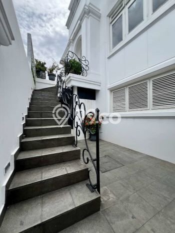 Rumah Mewah LB 390m2 Siap Pakai Desain Elegan di Ampera, Jakarta Selatan Rumah Mewah LB 390m2 Siap Pakai Desain Elegan di Ampera, Jakarta Selatan