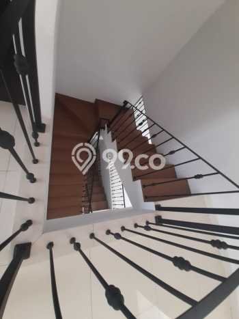 Rumah Luxury Modern Siap Huni di Ragunan Jakarta Selatan Rumah Luxury Modern Siap Huni di Ragunan Jakarta Selatan