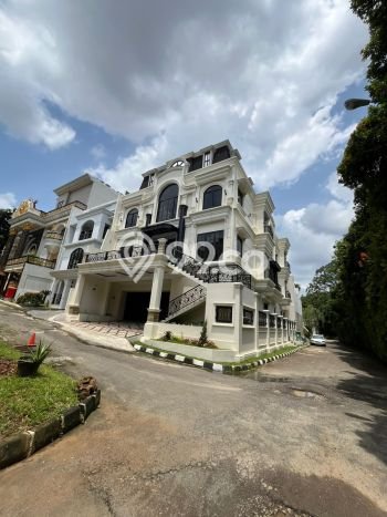 Rumah Elit LB 850m2 Siap Pakai Desain Elegan di Cipete, Jakarta Selatan Rumah Elit LB 850m2 Siap Pakai Desain Elegan di Cipete, Jakarta Selatan