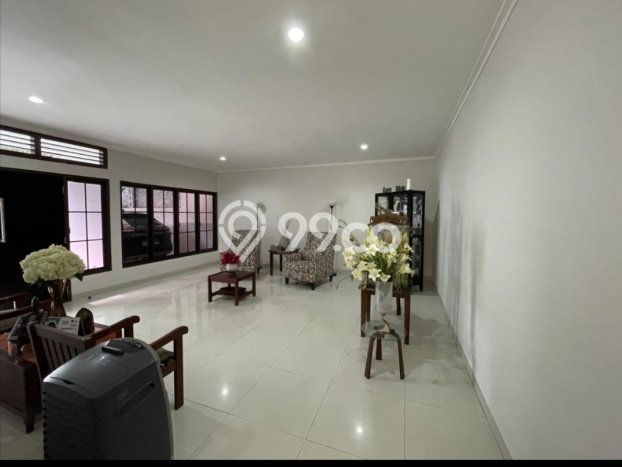 Unit Komersial Dijual di Senopati Jakarta Selatan Luas Tanah 264m2, Luas Bangunan 192m2 Unit Komersial Dijual di Senopati Jakarta Selatan Luas Tanah 264m2, Luas Bangunan 192m2