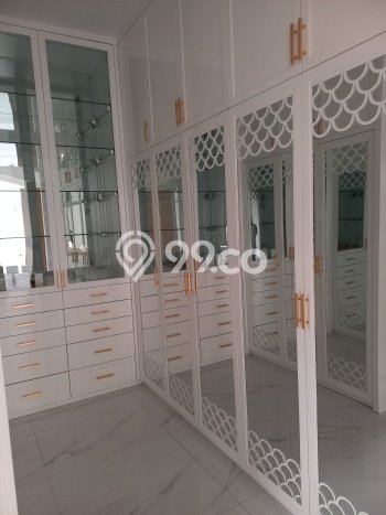 Rumah Mewah LB 626m2 Siap Huni Desain Elegan di Green garden, Jakarta Barat Rumah Mewah LB 626m2 Siap Huni Desain Elegan di Green garden, Jakarta Barat
