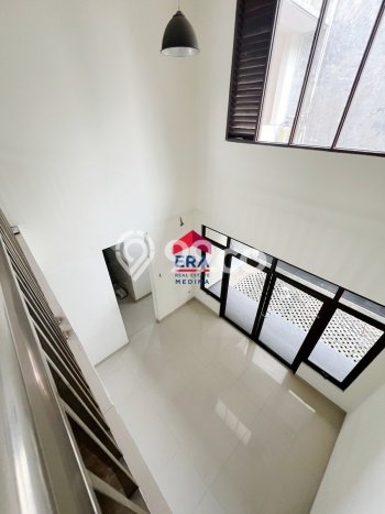 LISTING BARU! Rumah di Bintaro, Siap Huni, 4 KT, Dekat Bintaro, Tangerang Selatan, Tangerang Selatan, Luas 180m2m² Bangunan 240m2m² LISTING BARU! Rumah di Bintaro, Siap Huni, 4 KT, Dekat Bintaro, Tangerang Selatan, Tangerang Selatan, Luas 180m2m² Bangunan 240m2m²