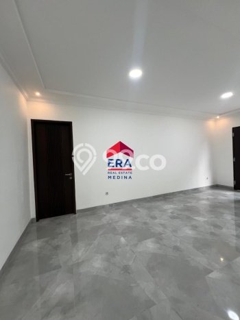 Hunian Mewah LB 280m2 Siap Pakai Desain Elegan di Bintaro, Tangerang Selatan Hunian Mewah LB 280m2 Siap Pakai Desain Elegan di Bintaro, Tangerang Selatan