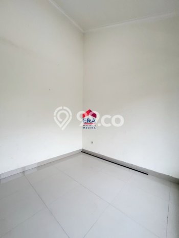 LISTING BARU! Rumah di Bintaro, Siap Huni, 4 KT, Dekat Bintaro, Tangerang Selatan, Tangerang Selatan, Luas 180m2m² Bangunan 240m2m² LISTING BARU! Rumah di Bintaro, Siap Huni, 4 KT, Dekat Bintaro, Tangerang Selatan, Tangerang Selatan, Luas 180m2m² Bangunan 240m2m²