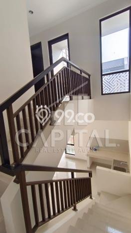 UNIT LANGKA! Rumah di Terusan Buah Batu, 2 KT, View Kota, Luas 102m2m² LB 94m2m² UNIT LANGKA! Rumah di Terusan Buah Batu, 2 KT, View Kota, Luas 102m2m² LB 94m2m²