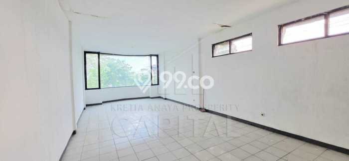 Ruko disewakan lokasi strategis Antapani Bandung 190m2 Ruko disewakan lokasi strategis Antapani Bandung 190m2