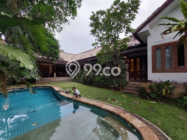 Ready to Use! Luxury House LT 898m2 Desain Modern di Kemang Ready to Use! Luxury House LT 898m2 Desain Modern di Kemang