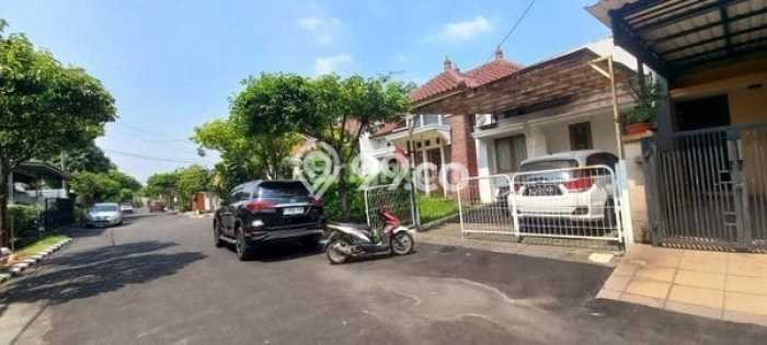 DIJUAL CEPAT! Rumah area , Bekasi, LT 180m2m² Bangunan 135m2m² BISA KPR! DIJUAL CEPAT! Rumah area , Bekasi, LT 180m2m² Bangunan 135m2m² BISA KPR!