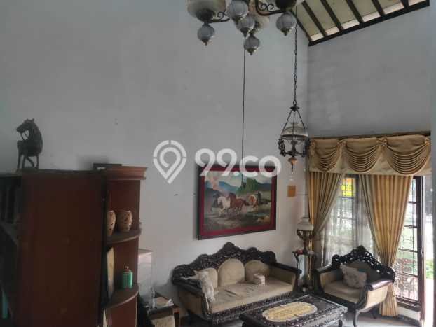 Lokasi terbaik! Rumah siap pakai dikontrakkan di Tegal Barat LB 235m2 Lokasi terbaik! Rumah siap pakai dikontrakkan di Tegal Barat LB 235m2