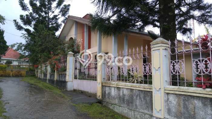 HARGA SPESIAL! Rumah Modern di Cipanas, Cianjur, Luas 695m² LB 167m² Bisa Nego! HARGA SPESIAL! Rumah Modern di Cipanas, Cianjur, Luas 695m² LB 167m² Bisa Nego!