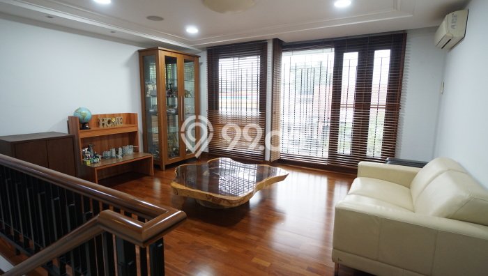 For Sale! Luxury House LT 234m2 Desain Elegan di Bendungan Hilir For Sale! Luxury House LT 234m2 Desain Elegan di Bendungan Hilir
