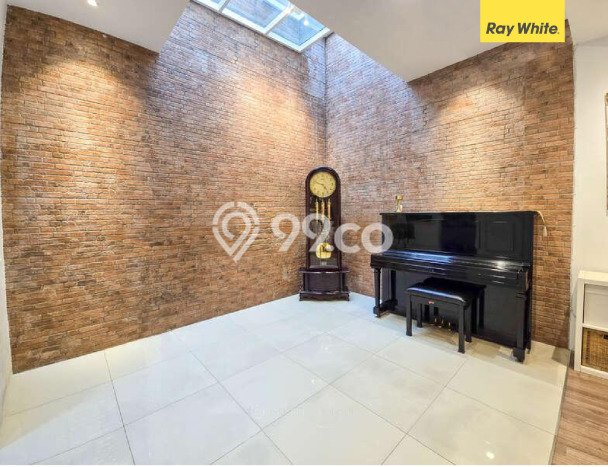 Rumah Exclusive LT 120m² / LB 180m² di Kawasan Nyaman Kembangan, Jakarta Barat Rumah Exclusive LT 120m² / LB 180m² di Kawasan Nyaman Kembangan, Jakarta Barat