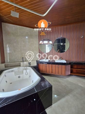 Disewakan Rumah Konsep Minimalis di Kemang Jakarta Selatan dengan 5 Kamar Disewakan Rumah Konsep Minimalis di Kemang Jakarta Selatan dengan 5 Kamar