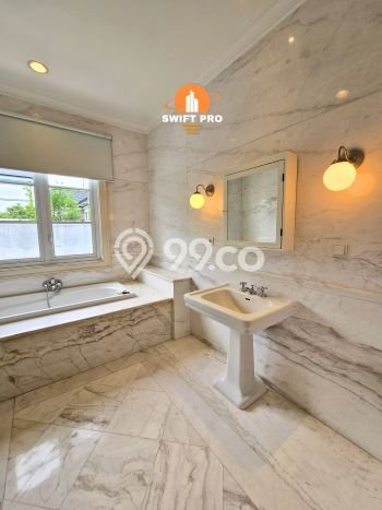 Rumah Elit LB 400m2 Siap Huni Desain Elegan di Kemang, Jakarta Selatan Rumah Elit LB 400m2 Siap Huni Desain Elegan di Kemang, Jakarta Selatan