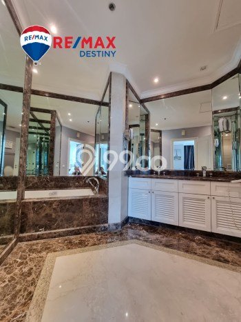 Hunian Strategis 196m2 di Kuningan Jakarta Selatan 3 KT Hunian Strategis 196m2 di Kuningan Jakarta Selatan 3 KT