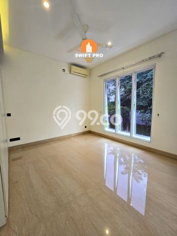 For Sale! Luxury House LT 371m2 Desain Elegan di Kemang For Sale! Luxury House LT 371m2 Desain Elegan di Kemang
