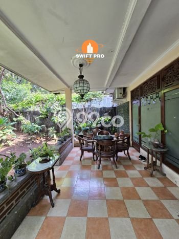 Rumah Elit Modern Tanpa Renovasi di Senopati Jakarta Selatan Rumah Elit Modern Tanpa Renovasi di Senopati Jakarta Selatan