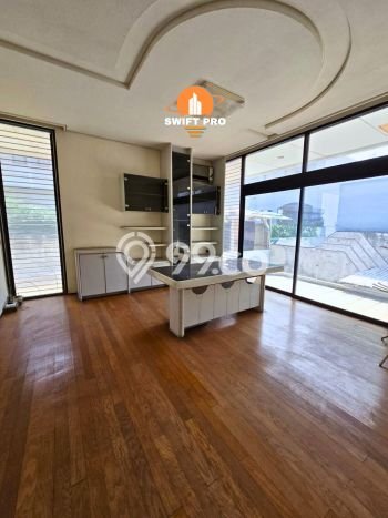 Disewakan! Rumah 5 Kamar Tidur &
5 Kamar Mandi di Permata Hijau, Jakarta Selatan Disewakan! Rumah 5 Kamar Tidur &
5 Kamar Mandi di Permata Hijau, Jakarta Selatan