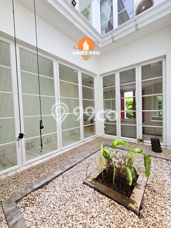 Rumah Elit LB 400m2 Siap Huni Desain Elegan di Kemang, Jakarta Selatan Rumah Elit LB 400m2 Siap Huni Desain Elegan di Kemang, Jakarta Selatan