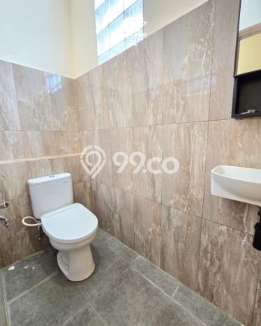 LOKASI STRATEGIS! Ruko di Kemang, Luas 220m2m², Area Komersial, Jalan Utama LOKASI STRATEGIS! Ruko di Kemang, Luas 220m2m², Area Komersial, Jalan Utama