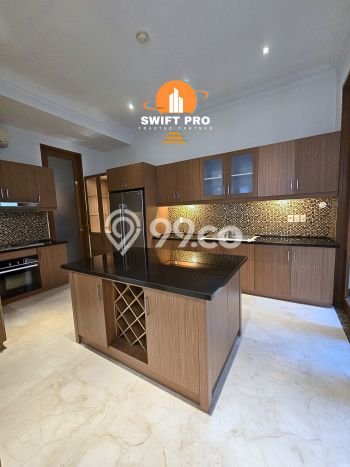 Lokasi strategis! Rumah siap pakai dikontrakkan di Cilandak LB 430m2 Lokasi strategis! Rumah siap pakai dikontrakkan di Cilandak LB 430m2