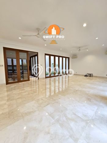 Lokasi strategis! Rumah siap pakai dikontrakkan di Cilandak LB 430m2 Lokasi strategis! Rumah siap pakai dikontrakkan di Cilandak LB 430m2