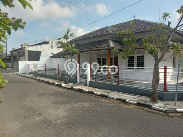 Rumah kawasan , 5 KT, Pemandangan Indah, LT 365m2m² LB 250m2m² Rumah kawasan , 5 KT, Pemandangan Indah, LT 365m2m² LB 250m2m²