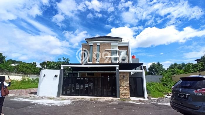 DIJUAL CEPAT! Rumah Ready Stock Lokasi Premium Gamping, Luas 213m² LB 125m² DIJUAL CEPAT! Rumah Ready Stock Lokasi Premium Gamping, Luas 213m² LB 125m²