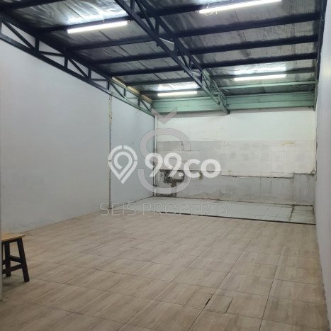 KAWASAN PREMIUM! Ruko di , Luas 128m2m², Jalan Strategis KAWASAN PREMIUM! Ruko di , Luas 128m2m², Jalan Strategis