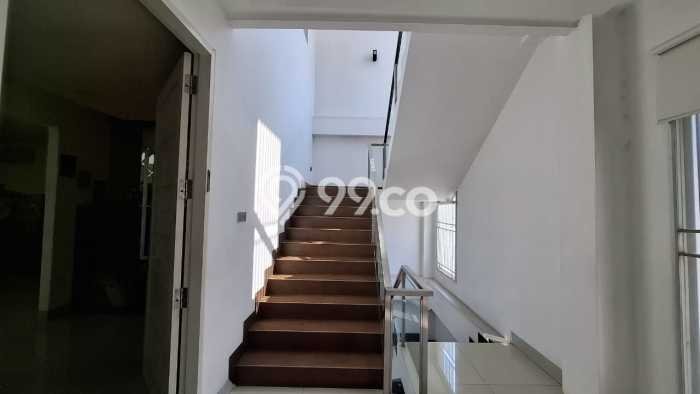 Rumah Mewah LB 1000m2 Siap Pakai Desain Elegan di Jelambar, Jakarta Barat Rumah Mewah LB 1000m2 Siap Pakai Desain Elegan di Jelambar, Jakarta Barat