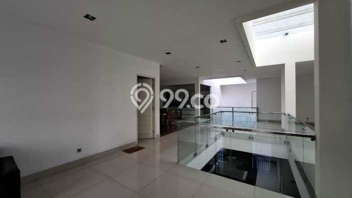 Rumah Mewah LB 1000m2 Siap Pakai Desain Elegan di Jelambar, Jakarta Barat Rumah Mewah LB 1000m2 Siap Pakai Desain Elegan di Jelambar, Jakarta Barat